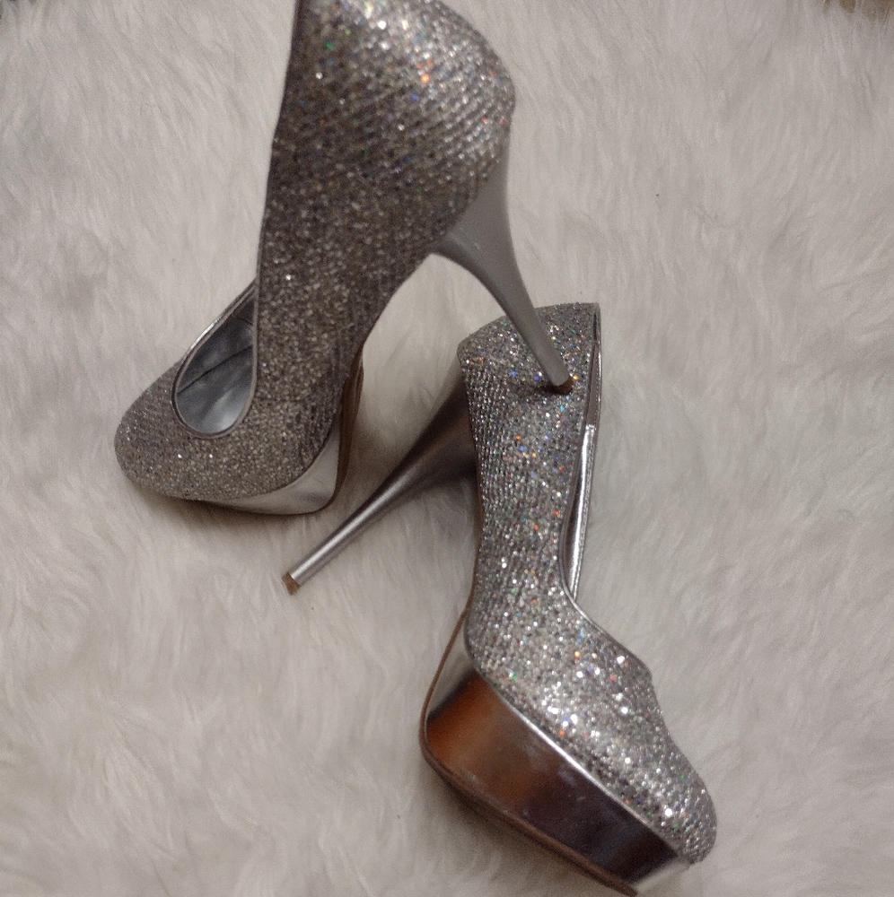 Sparkly De Blossom Collection Pumps, Size 7